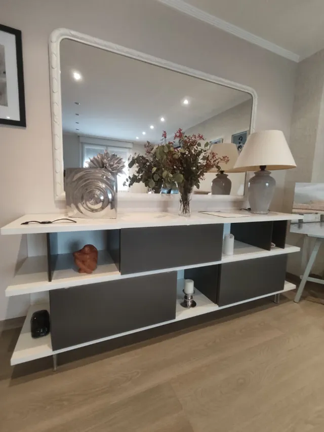 Aparador moderno blanco y gris