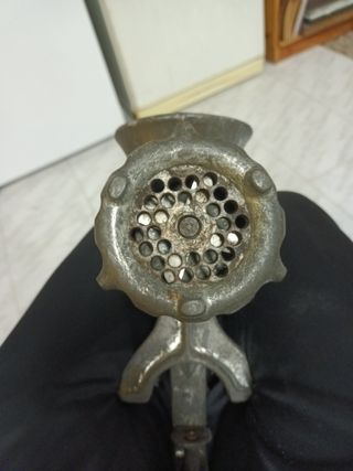 Tritacarne manuale antico