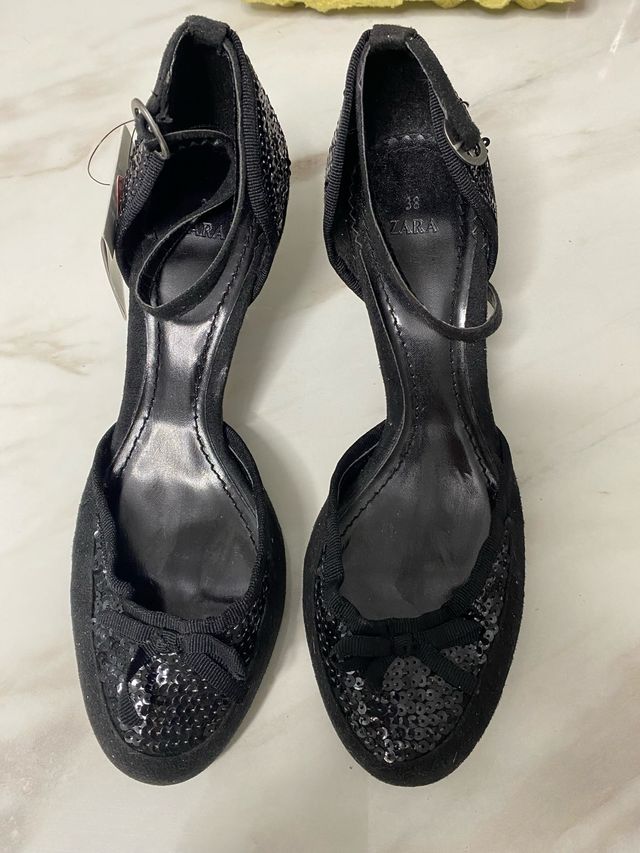 Zapatos negros Zara Talla 38 Lentejuelas
