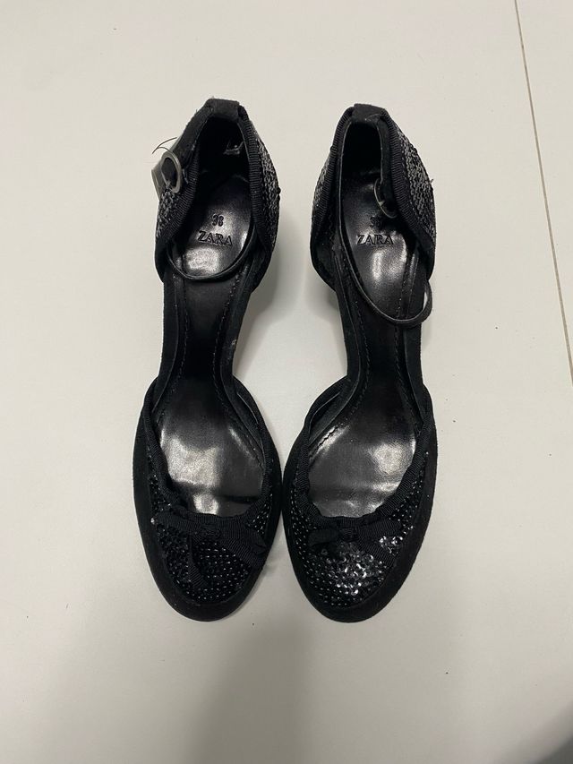 Zapatos negros Zara Talla 38 Lentejuelas