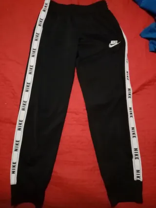 Pantalón chándal Nike
 negro