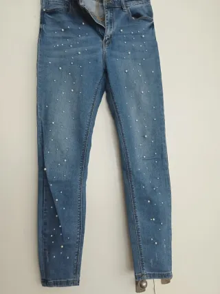 Pantalón pitillo con perlas