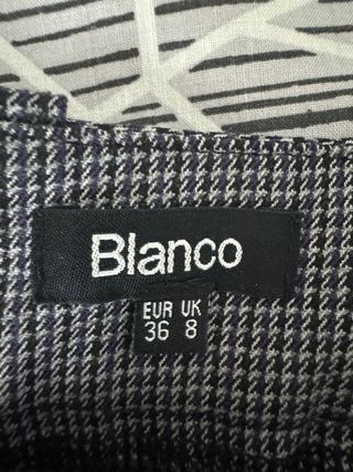 Falda gris con cremalleras