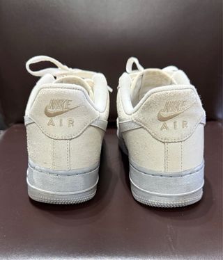 Nike Air Force 1 07 LV8 Talla 42.5 Beige/Blanco