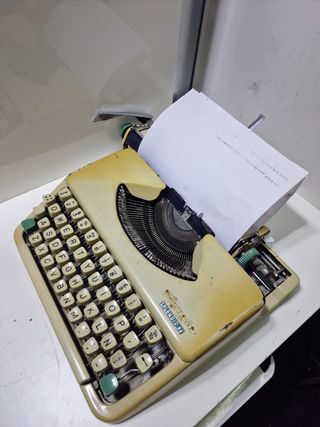 Máquina de escribir Olympia Splendid 33