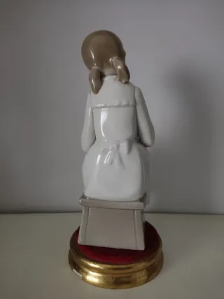 FIGURA NAO PORCELANA LLADRO PEANA DORADA