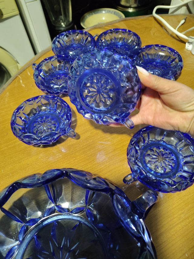 Set di bicchieri in cristallo blu antico