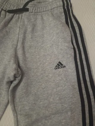 Pantalon Chándal Adidas Gris talla 11 a 12 años 