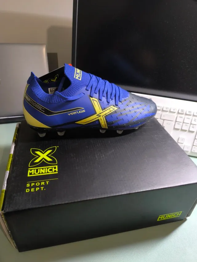 Botas fútbol Munich Virtuos Talla 41 Nuevas