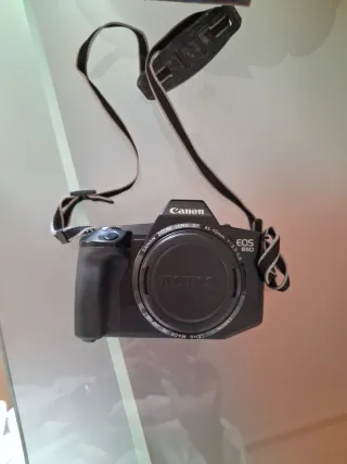 Cámara Canon EOS 650 + Objetivo 35-70mm