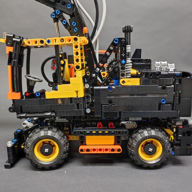 LEGO Technic 42053 Volvo EW160E con scatola