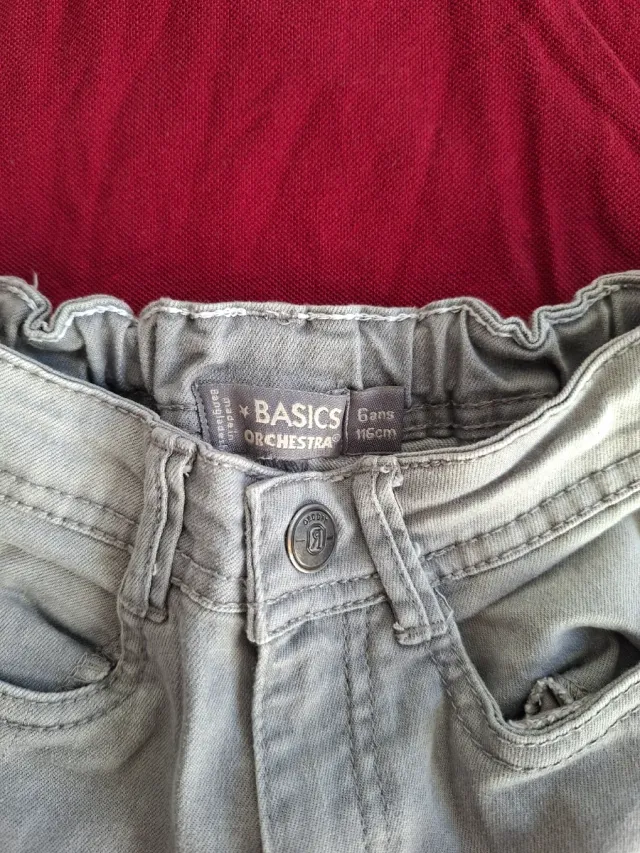 Conjunto niño polo rojo y vaqueros grises