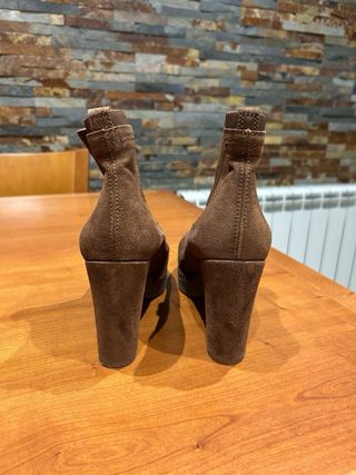 Botines de ante marrones