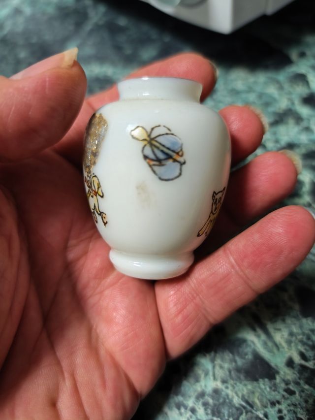 Mini jarrón blanco de opalina con dibujos 