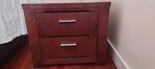 Cómoda y 2 mesitas de noche de madera