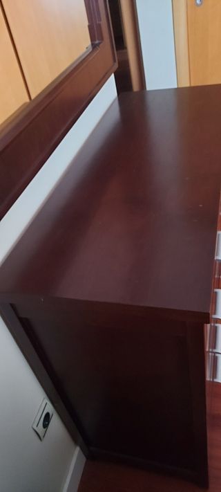 Cómoda y 2 mesitas de noche de madera