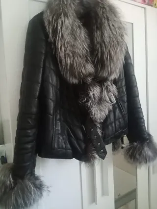 Chaqueta cuero con cuello zorro