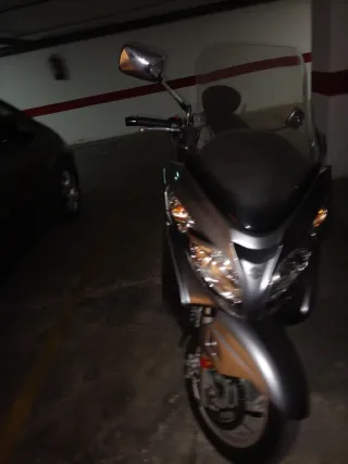 Motocicleta Suzuki burman 400, 3900 km.