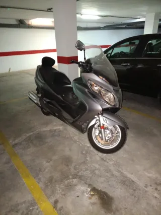 Motocicleta Suzuki burman 400, 3900 km.