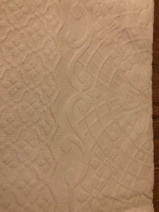 Copriletto con bordo uncinetto