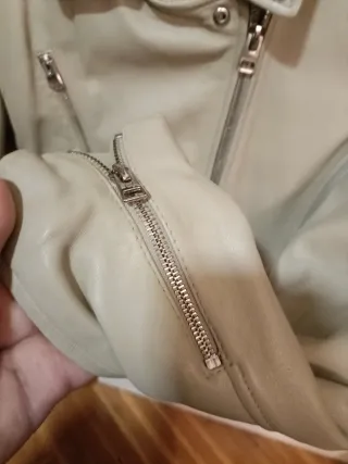 Cazadora cuero Mango tachuelas