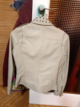 Cazadora cuero Mango tachuelas