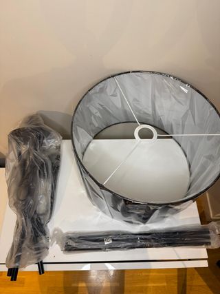 Lámpara de pie moderna trípode 145cm