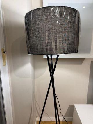 Lámpara de pie moderna trípode 145cm