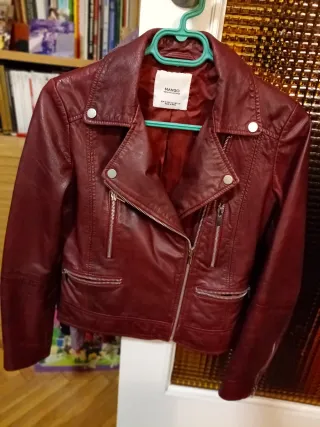 Cazadora cuero roja Mango