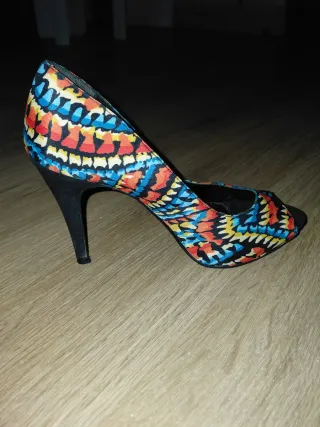 Zapato tacón peep toe multicolor