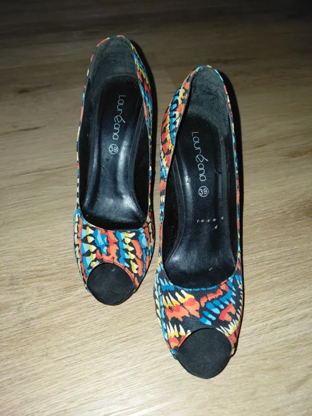 Zapato tacón peep toe multicolor
