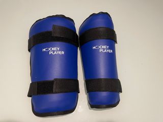 JUEGO ESPINILLERAS NIÑO HOCKEY PATINES