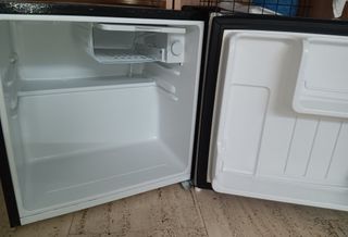 Mini Nevera Cecotec 46L