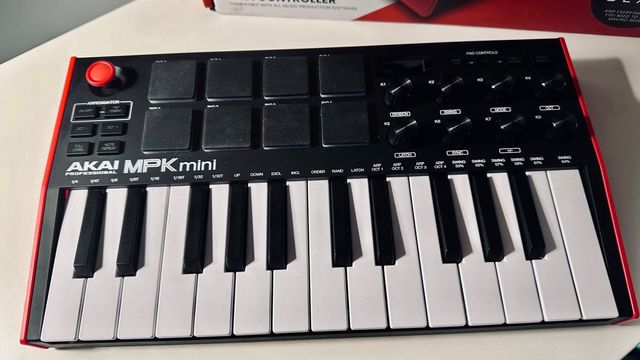 Teclado Akai MPK Mini MK3 MIDI