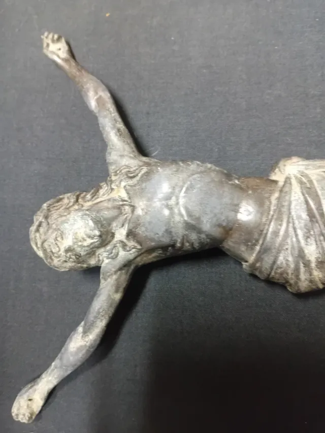 Figura bronce Jesucristo crucificado