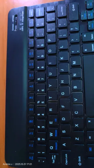 Teclado Inalámbrico Bluetooth con regalo 