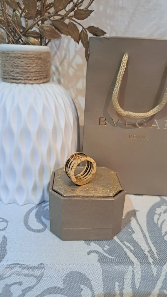 Anillo dorado estilo Bvlgari B.zero1
