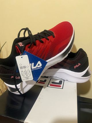 Zapatillas Fila Talla 42 Rojas y Negras