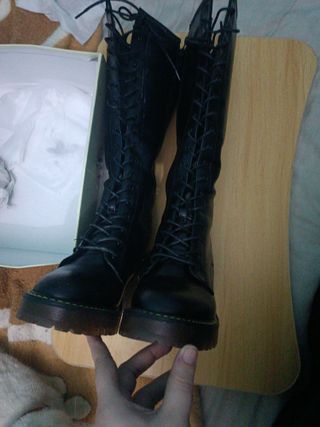 Botas altas negras con cordones