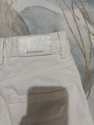 Shorts vaqueros blancos Stradivarius