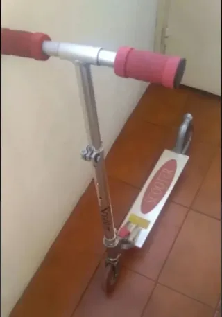 Patinete plegable para 5 años en adelante.