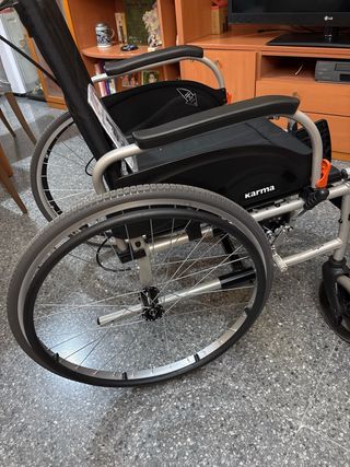 Silla de ruedas marca Karma