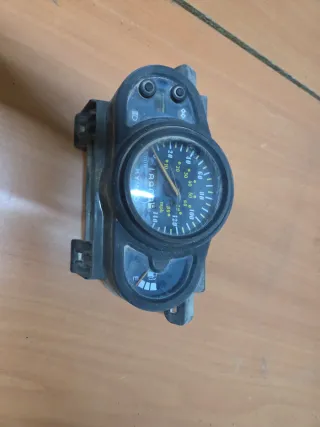 Cuadro Cuentakilómetros Kymco Agility 2006