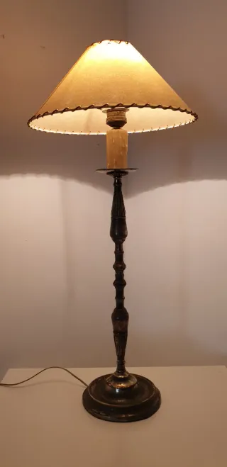 LÁMPARA CON PANTALLA