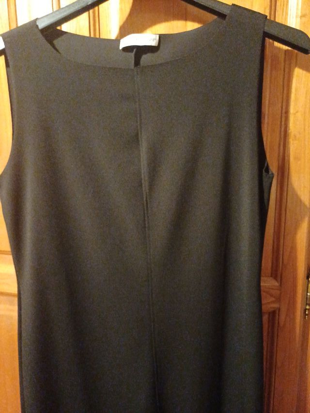 Vestido negro sin mangas