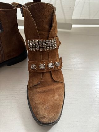 Botines Serraje Camel con Joyas