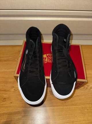 Vans Filmore Hi Talla 40 Negro y Dorado