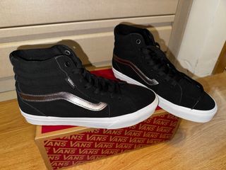 Vans Filmore Hi Talla 40 Negro y Dorado