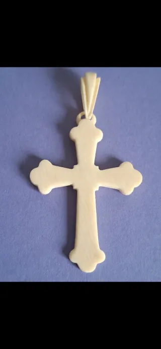 Antigua Cruz de Bakelita Beige