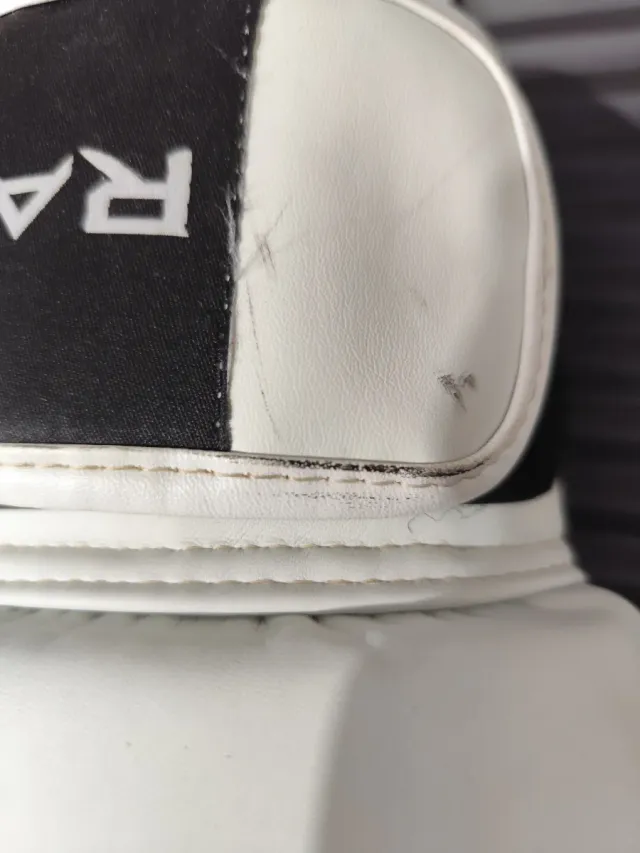 Espinilleras, vendas y guantes 16 OZ